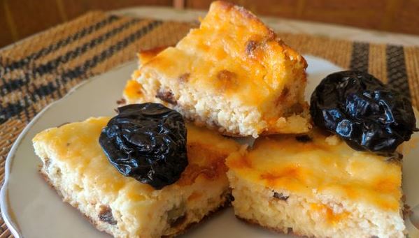 Cottage Cheese Casserole with Semolina and Dried Fruits