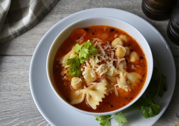 Soup with Chickpeas, Pasta, and Tomatoes