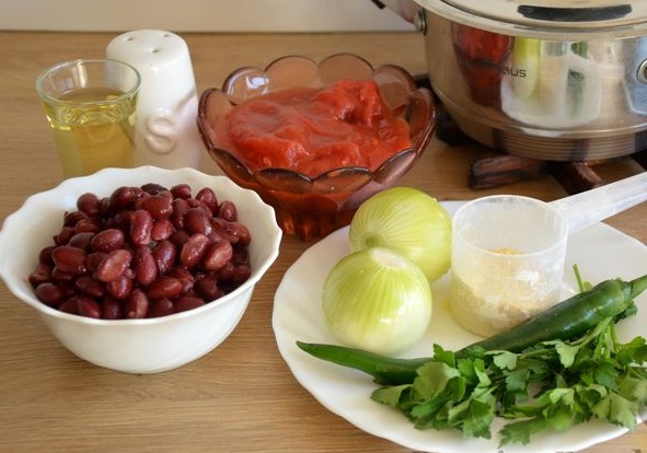 Spicy Tomato Soup with Beef and Canned Beans step 3