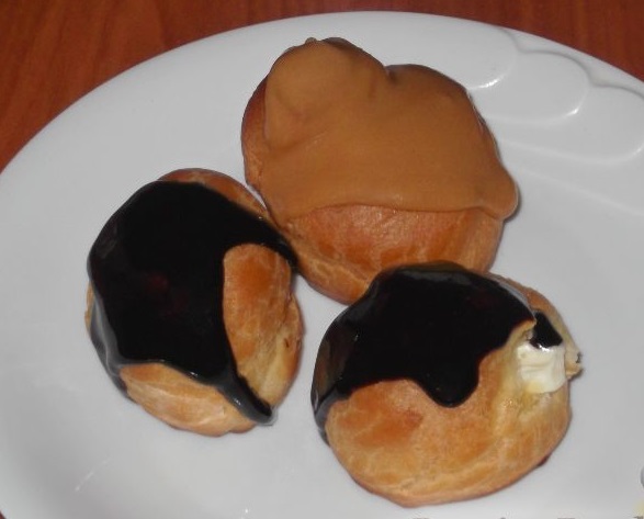 Eclairs – Custard Cakes with Delicate Cream