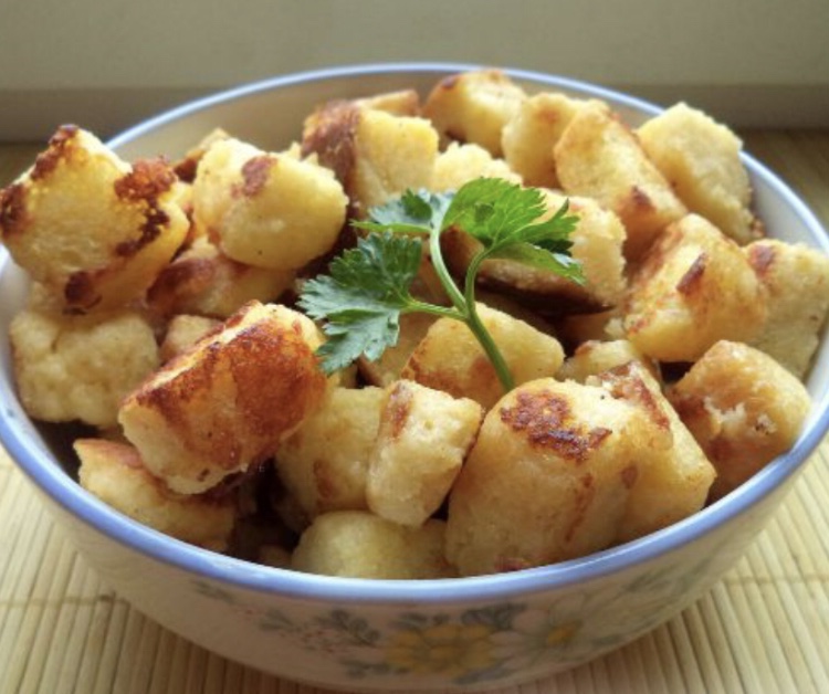 Croutons with Grated Cheese and Eggs