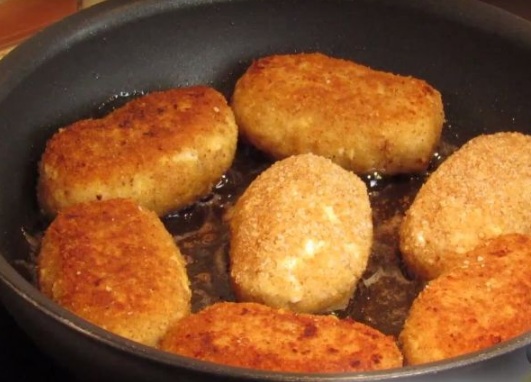 Fish Zrazy, or Cutlets Stuffed with Boiled Eggs, Onions and Herbs step 6