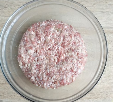 Minced Meat Zrazy with Omelette and Tomato (in the Oven) step 6