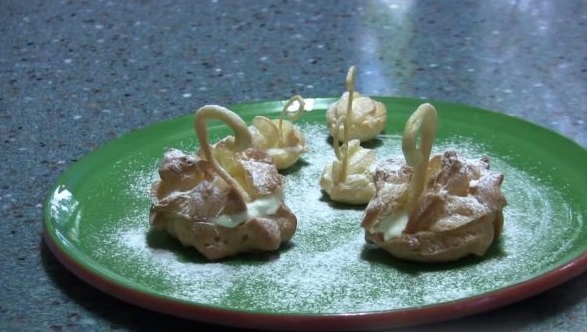Custard Cakes “Swans”