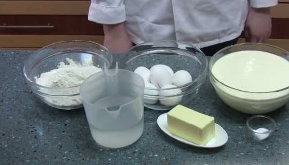 Custard Cakes “Swans” step 1
