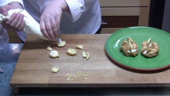 Custard Cakes “Swans” step 15