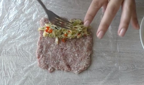 Meat Cutlets Stuffed with Cabbage and Bell Peppers step 7