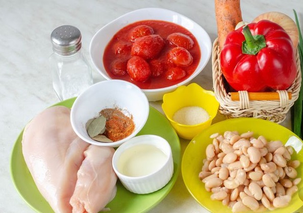 Tomato Soup with Chicken, Beans, and Vegetables step 1