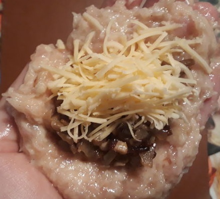 Chicken Cutlets Stuffed with Mushrooms and Cheese step 9
