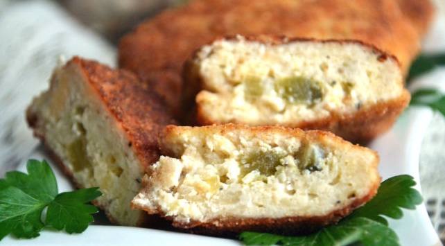 Chicken Cutlets with Cheese and Cucumbers (in a Slow Cooker)
