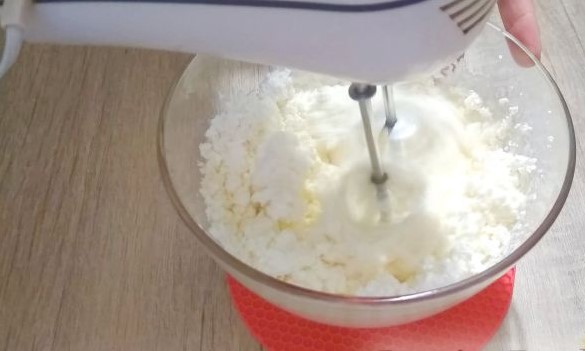 Cottage Cheese Dessert with Biscuit Waffles step 2