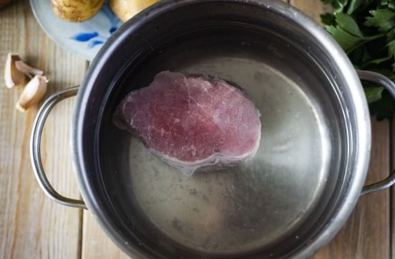 Borscht with Choux Pastry Dumplings step 1