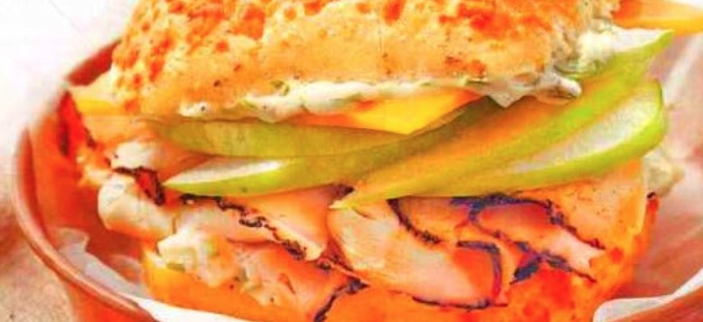 Burgers with Chicken, Apple and Cheese
