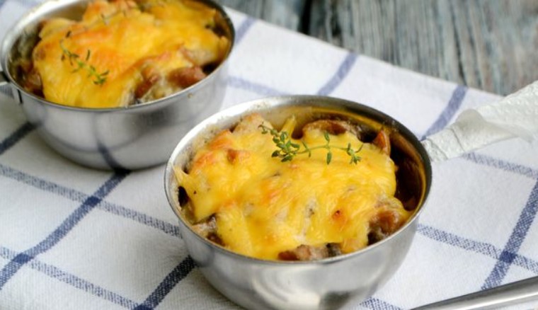 Chicken Julienne with Mushrooms and Brie Cheese