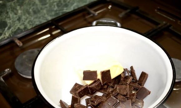 Chocolate Fondant (Magic Chocolate Cupcake!) step 1