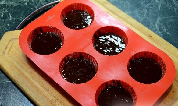 Chocolate Fondant (Magic Chocolate Cupcake!) step 10