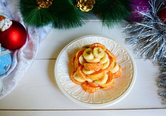 Fruit Salad “Christmas Tree” step 5