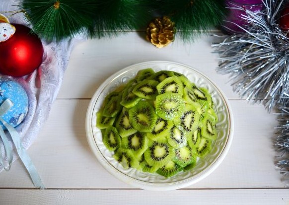 Fruit Salad “Christmas Tree” step 8