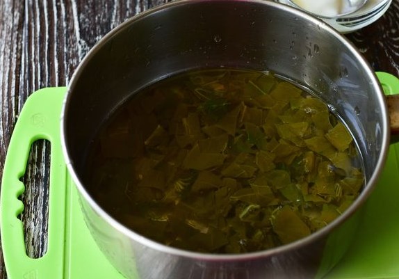 Cold Green Borsch with Cucumbers step 1
