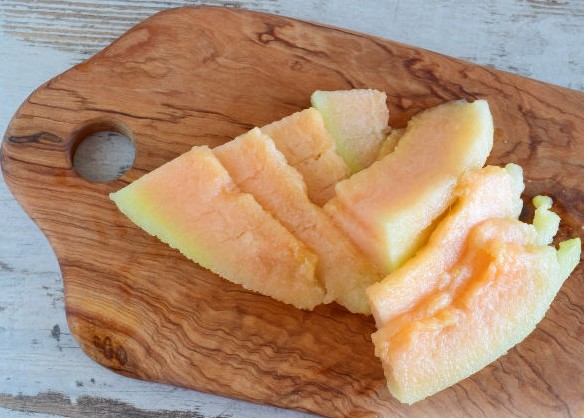 Dessert Salad of Melon and Avocado step 1