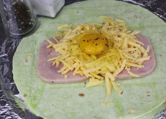 Fried Eggs in Pita Bread with Ham and Cheese (in the Oven) step 2