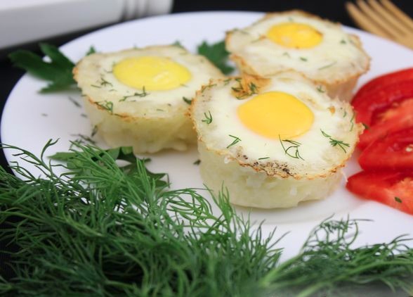 Fried Eggs in Potato Baskets (in the Oven)