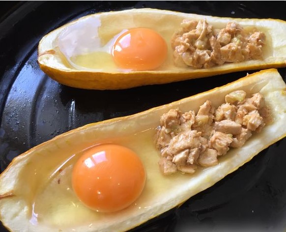 Fried Eggs in Zucchini with Chicken and Tomato step 5