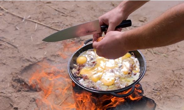 Fried Eggs with Bacon and Onions on a Finnish Candle step 4