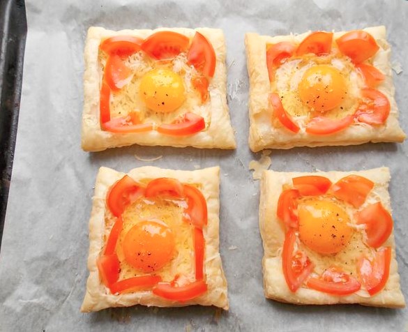 Fried Eggs with Cheese and Tomatoes, on Puff Pastry step 4