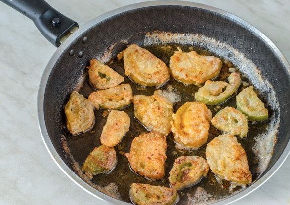 Fried Eggs with Fried Green Tomatoes step 4