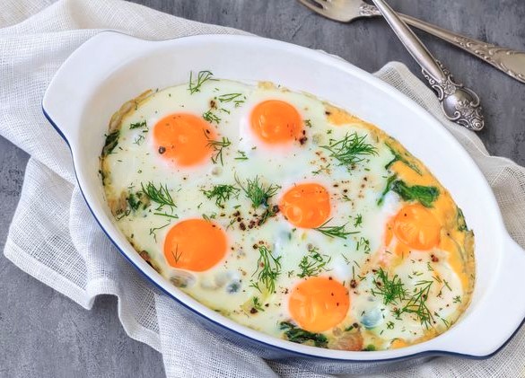 Fried Eggs with Onions and Spinach (in the Oven)