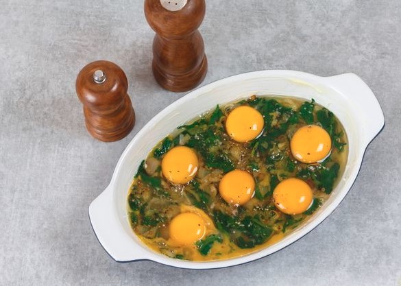 Fried Eggs with Onions and Spinach (in the Oven) step 5