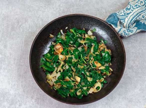 Fried Eggs with Onions and Spinach (in the Oven) step 3