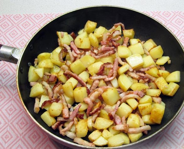 Fried Potatoes with Bacon and Egg step 3