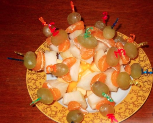 Fruit Canapes with Cheese