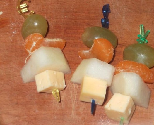 Fruit Canapes with Cheese step 3