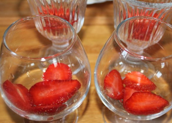 Salad with Strawberries “Fruit Holiday” step 3