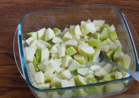 Fruit Salad with Apples, Pineapples, Dried Cranberries and Nuts step 4