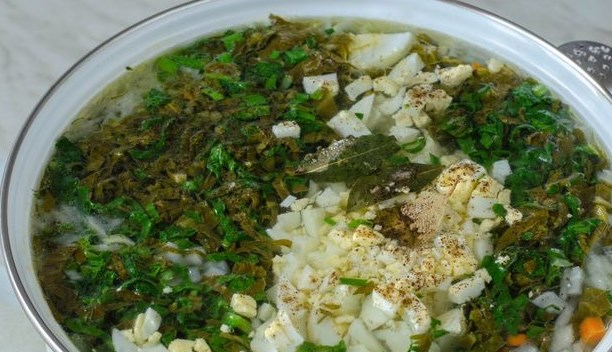 Green Borsch with Sorrel, Spinach and Fried Meat step 8