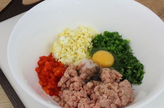 Green Borscht with Meatballs, Bell Pepper, and Tomato Paste step 6