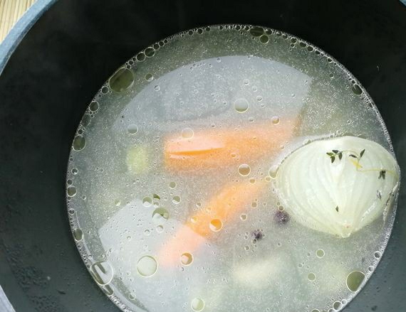 Soup with Mussels, Noodles and Vegetables, Chicken Broth step 1