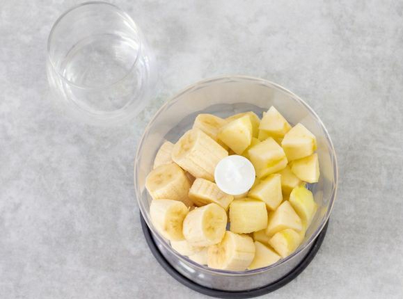 Banana and Apple Smoothie Bowl with Honey and Cocoa step 1