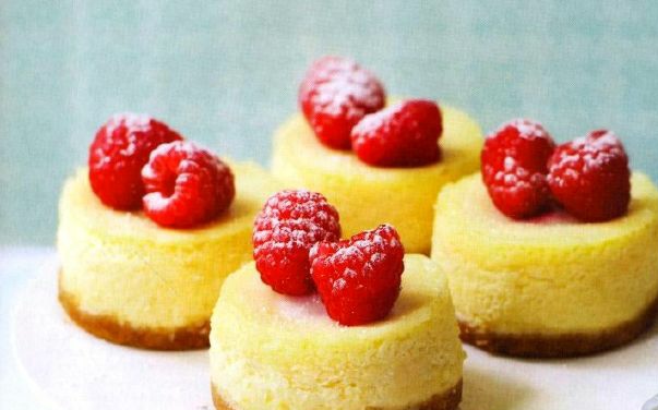 Mini Cheesecakes with Raspberries