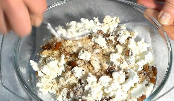 Oven Baked Apples with Surprise step 1