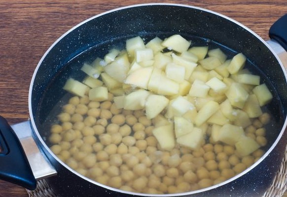 Lean Borsch with Chickpeas step 1