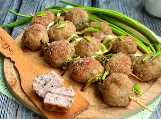 Minced Meat Kebabs with Green Onions, on Skewers (in the Oven)