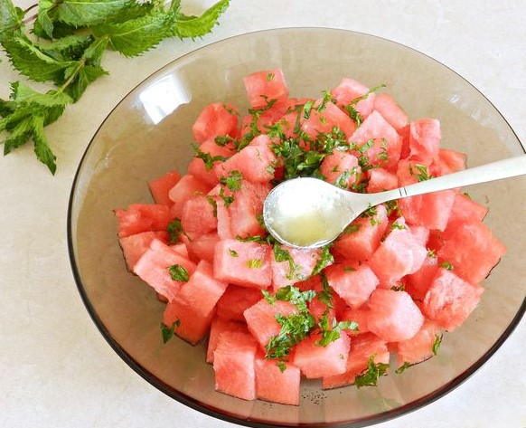 Watermelon, Raspberry and Mint Salad step 4