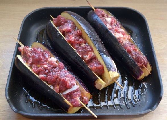 Mtsvadi (Lamb Kebab) in Eggplant step 4