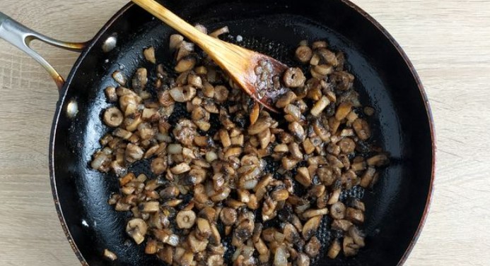 Mushroom Julienne in Zucchinis step 7