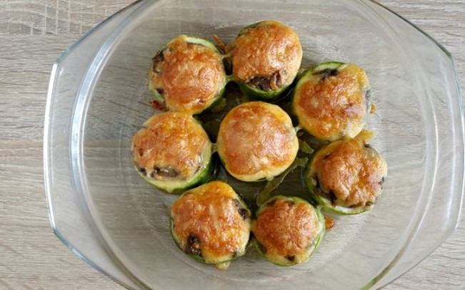 Mushroom Julienne in Zucchinis step 13